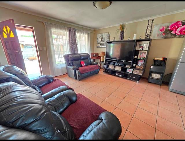 3 BEDROOM TOWNHOUSE FOR SALE IN KOOKRUS